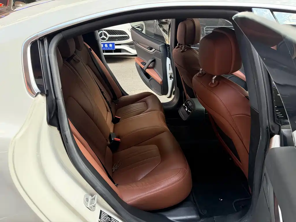 Maserati Ghibli — фото 18