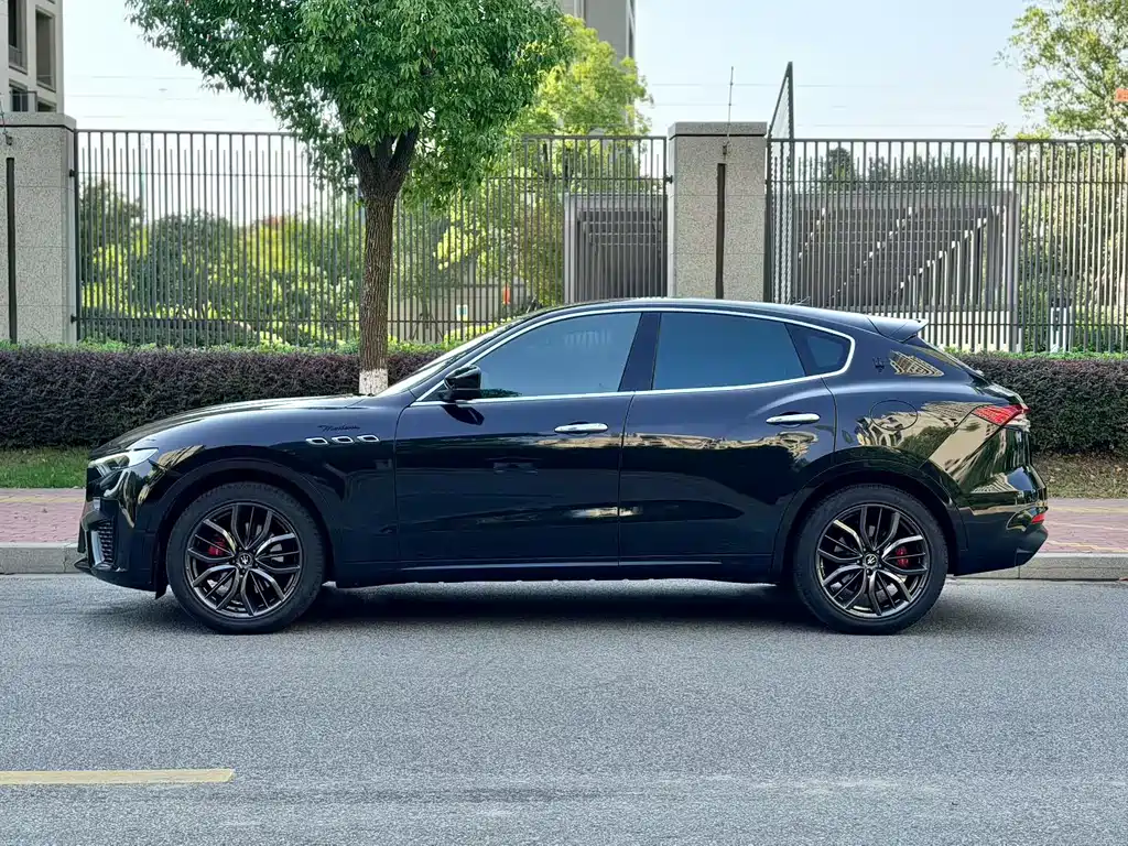 Maserati Levante — фото 10