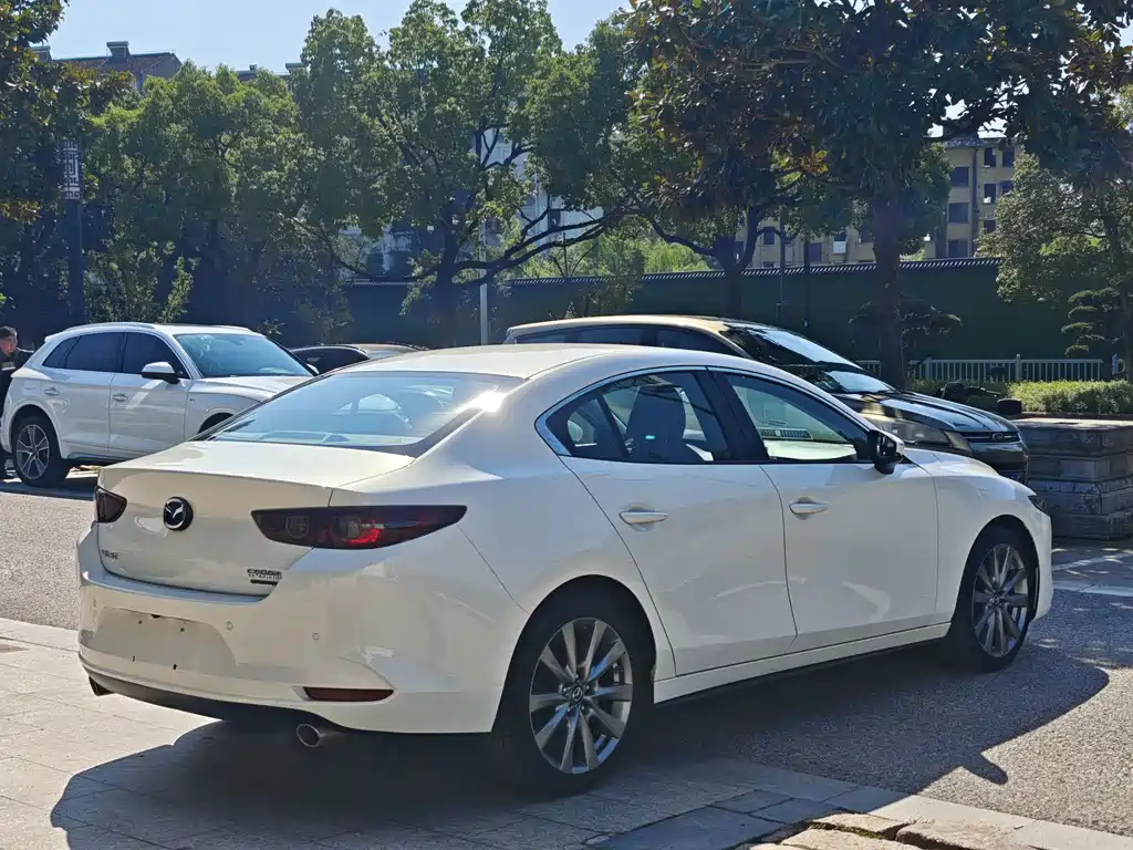 Mazda 3 Axela — фото 4