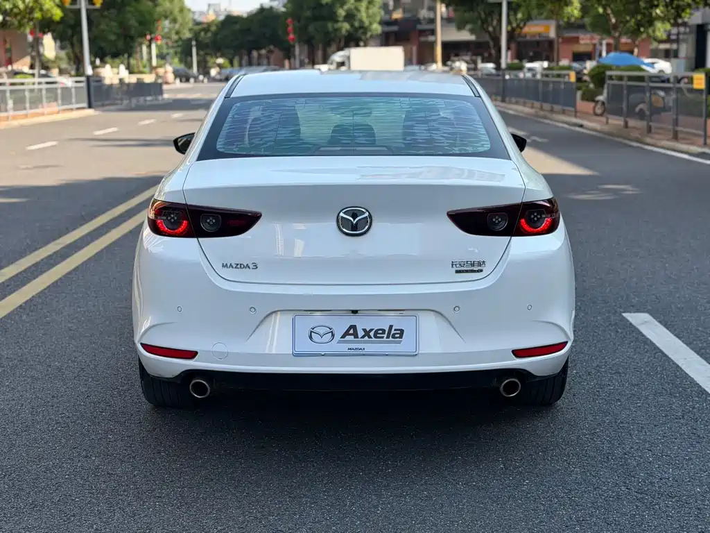 Mazda 3 Axela — фото 15