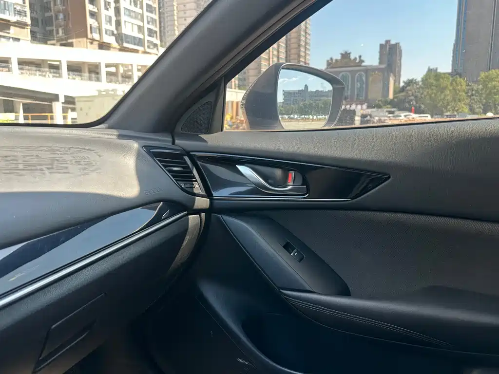 Mazda CX-4 — фото 10