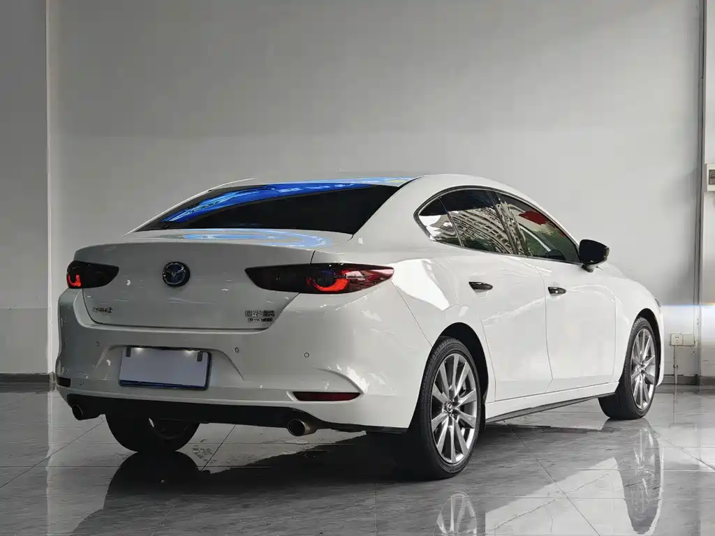 Mazda 3 Axela — фото 3