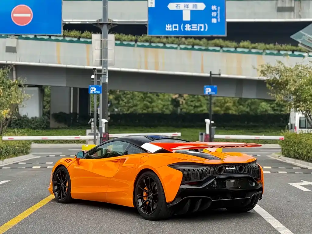 McLaren Artura — фото 9