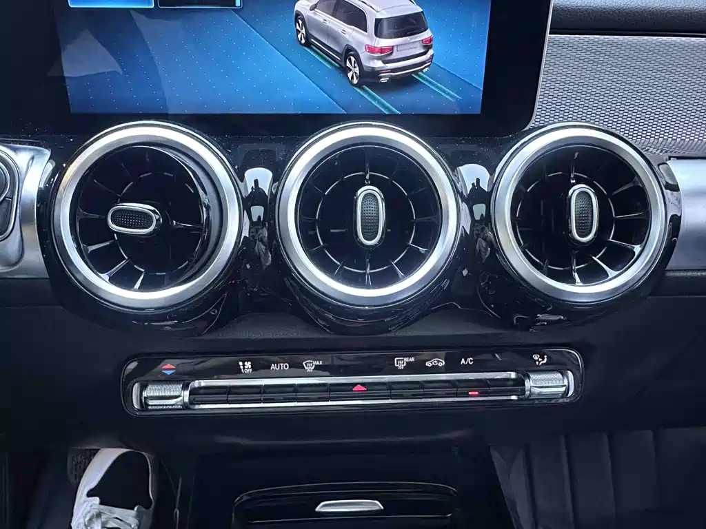 Mercedes-Benz GLB — фото 13