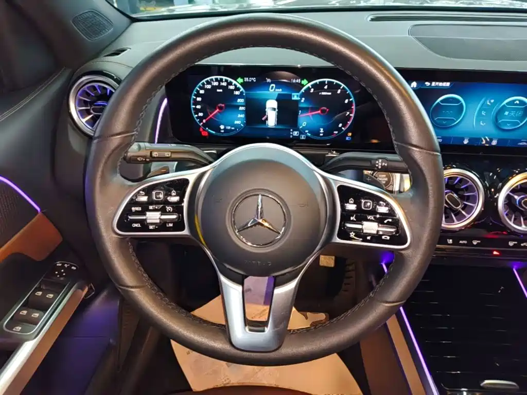 Mercedes-Benz GLB — фото 11