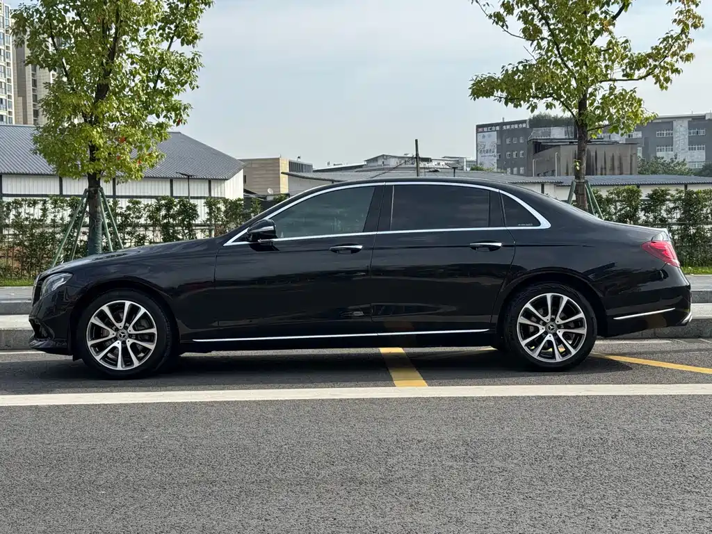 Mercedes-Benz E-Class — фото 15