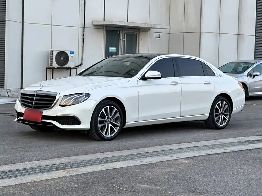 Mercedes-Benz E-Class — фото 2