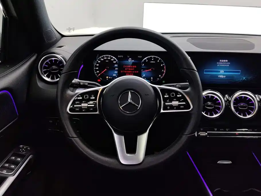 Mercedes-Benz GLB — фото 15