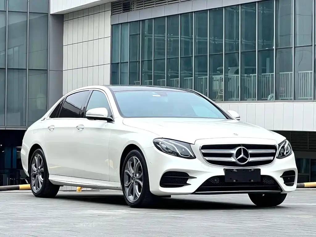 Mercedes-Benz E-Class — фото 3