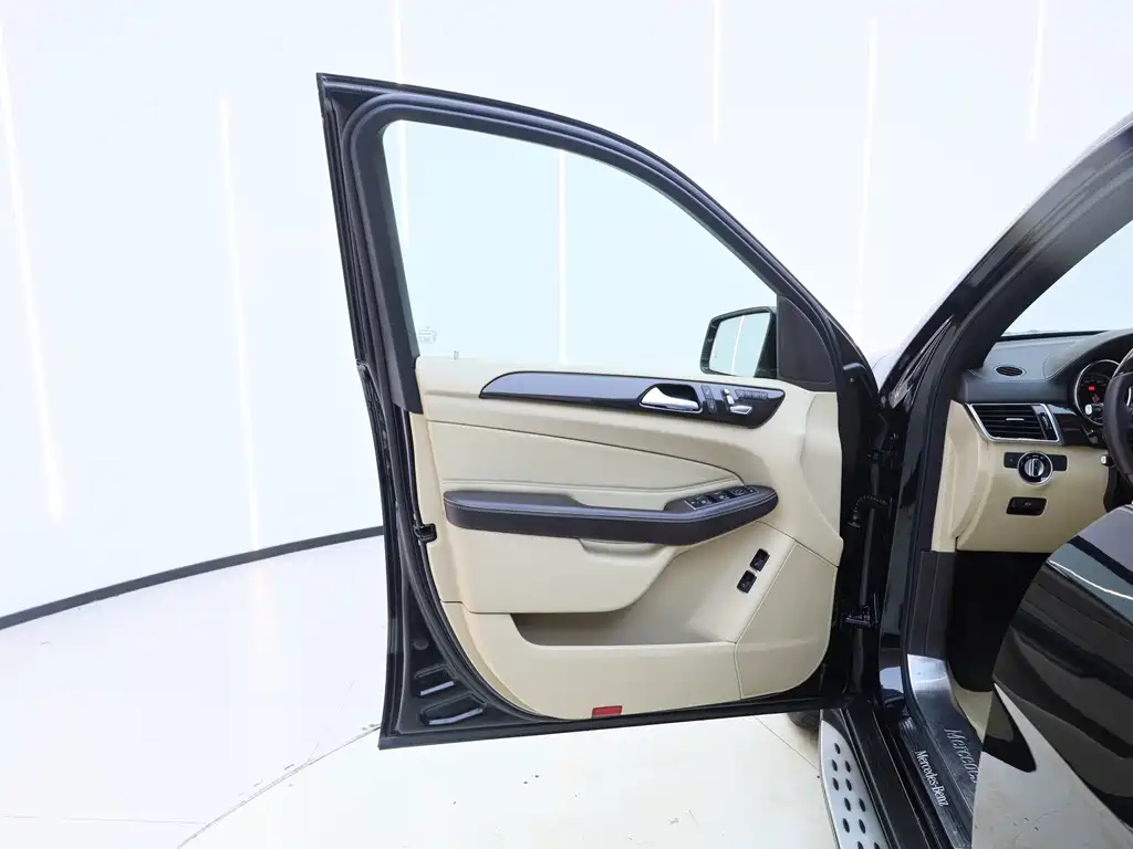 Mercedes-Benz GLS — фото 10