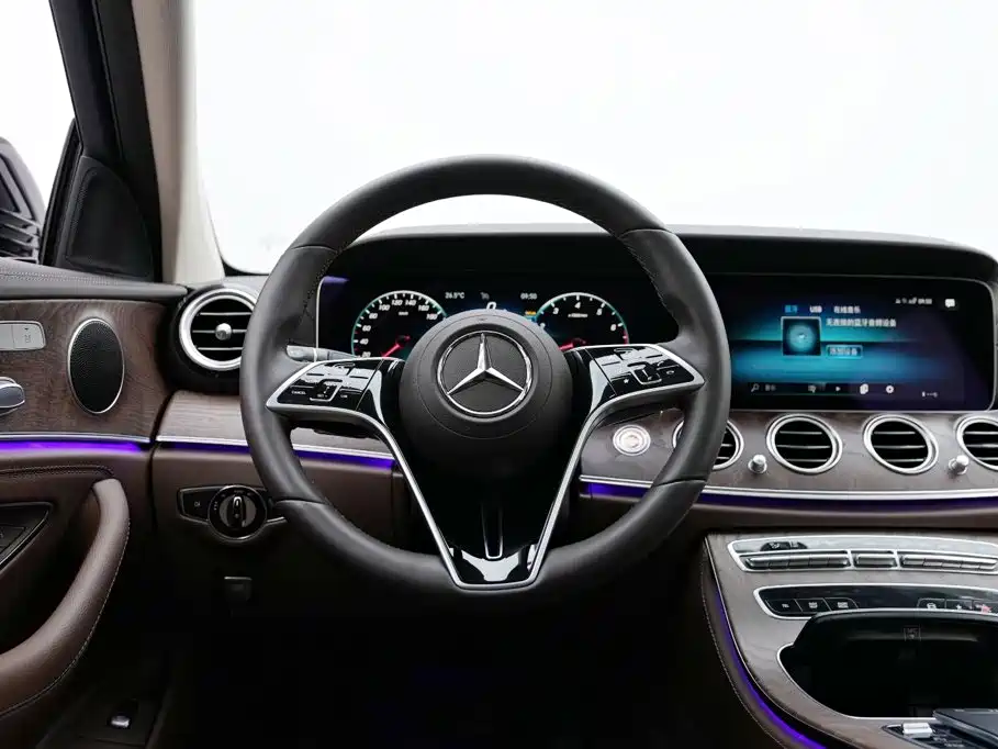 Mercedes-Benz E-Class — фото 11