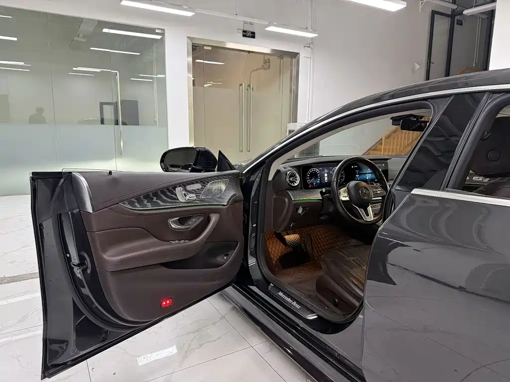 Mercedes-Benz CLS — фото 8