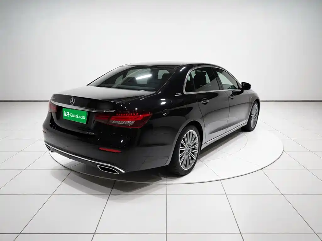 Mercedes-Benz E-Class — фото 4