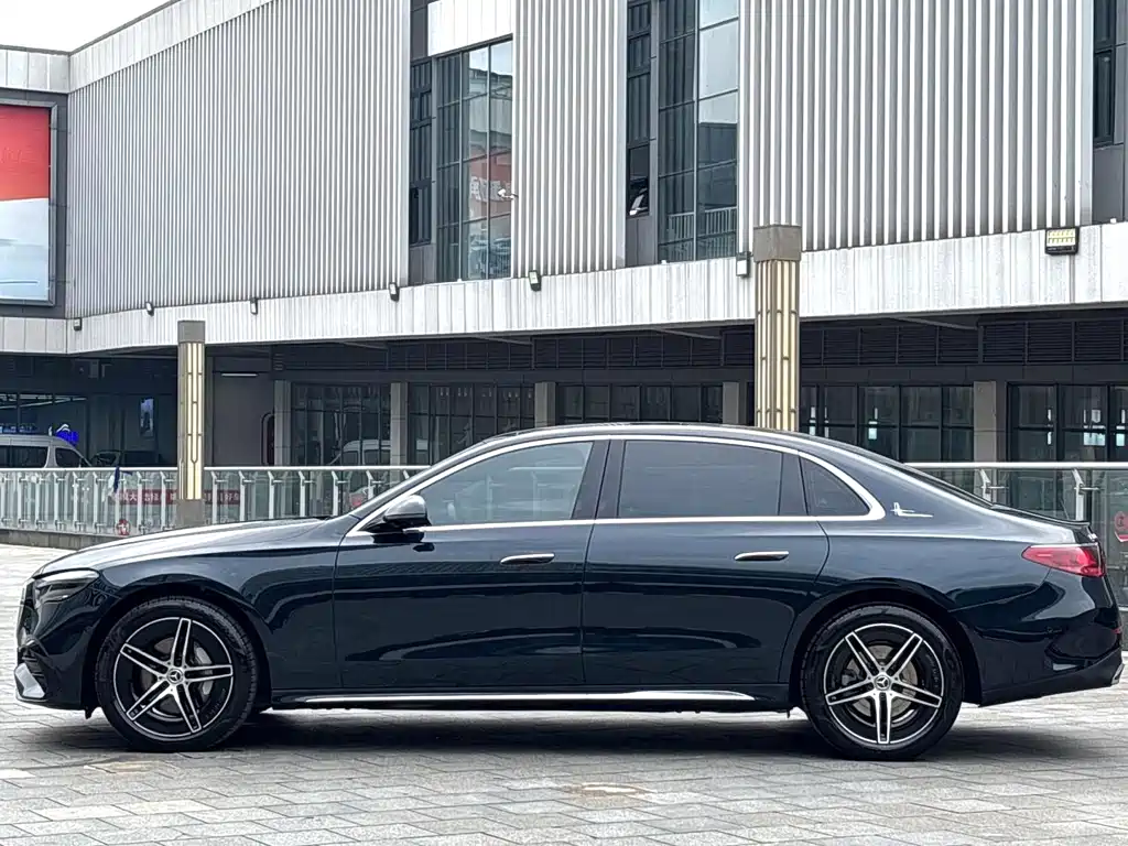 Mercedes-Benz E-Class — фото 3