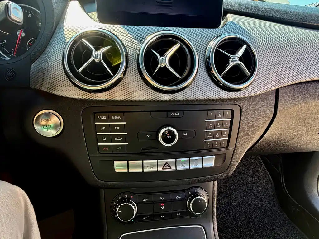 Mercedes-Benz B-Class — фото 18