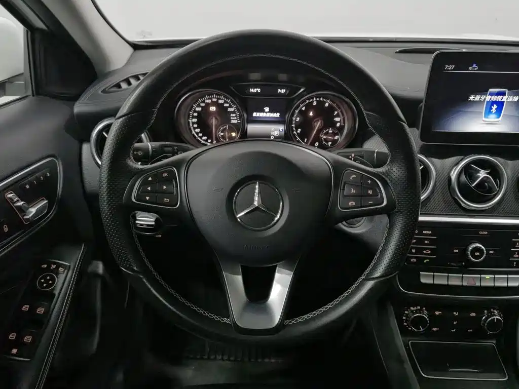 Mercedes-Benz GLA — фото 11