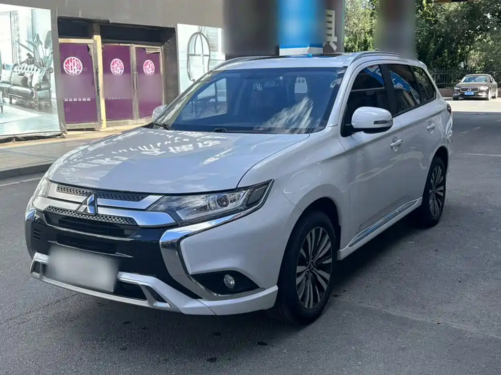 Mitsubishi Outlander — фото 2