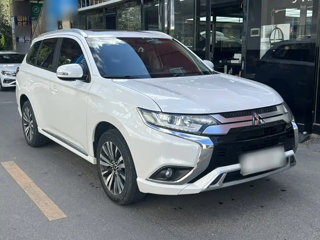 Mitsubishi Outlander — фото 4