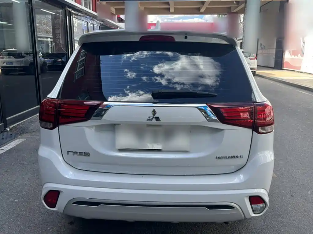 Mitsubishi Outlander — фото 7