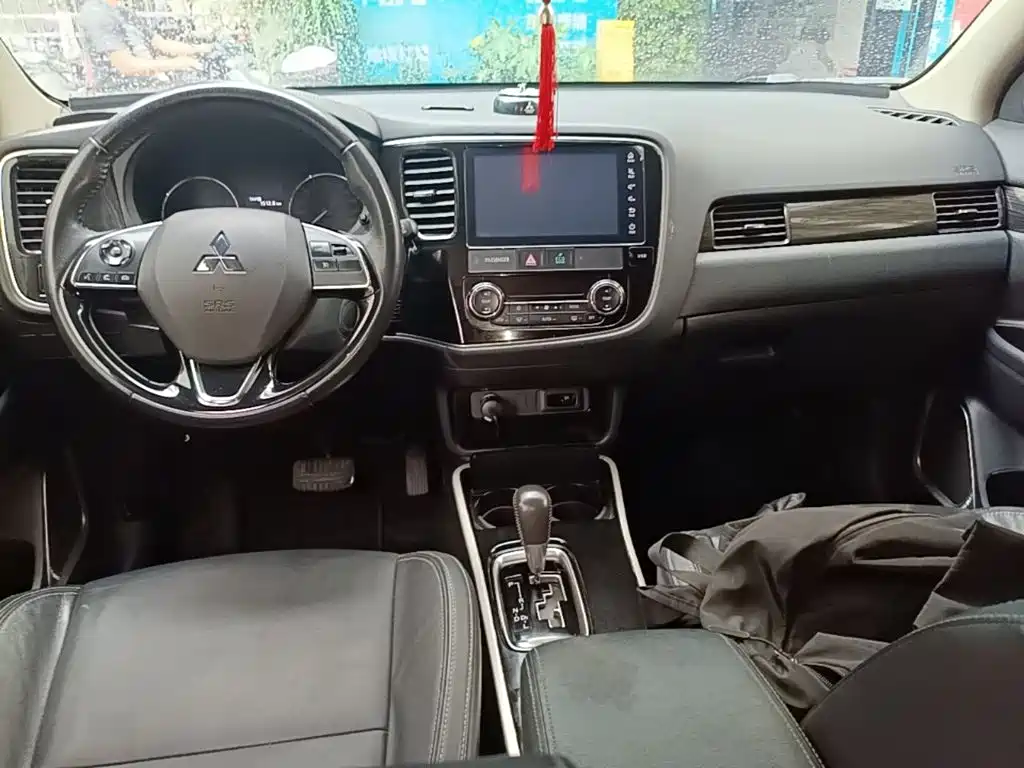 Mitsubishi Outlander — фото 13