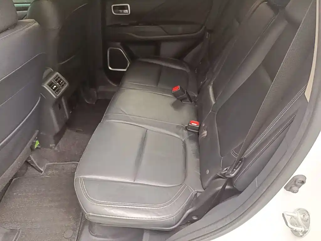 Mitsubishi Outlander — фото 15