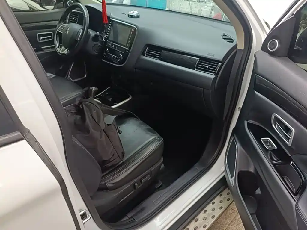 Mitsubishi Outlander — фото 20