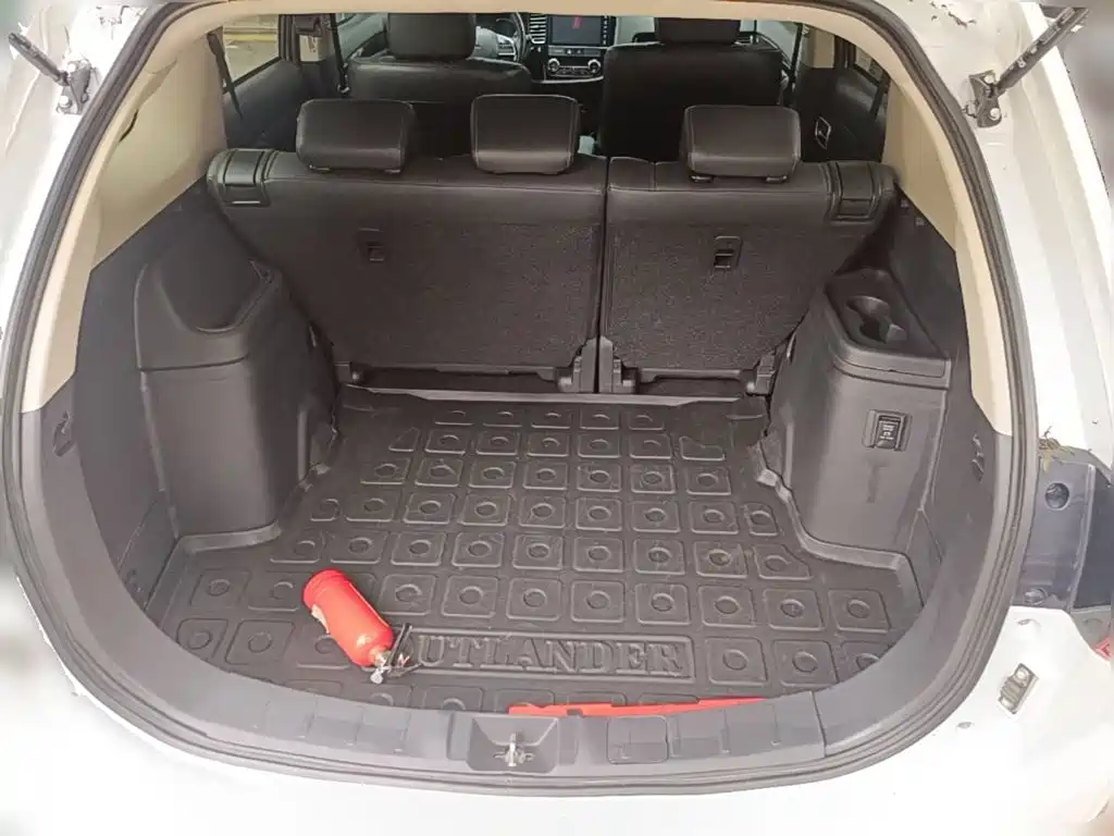 Mitsubishi Outlander — фото 10