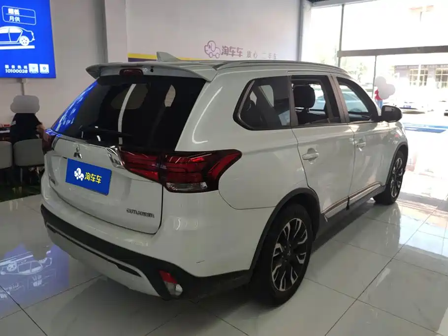 Mitsubishi Outlander — фото 3