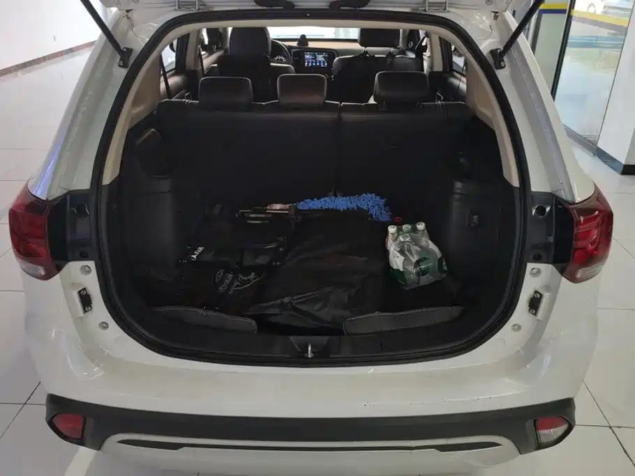Mitsubishi Outlander — фото 4