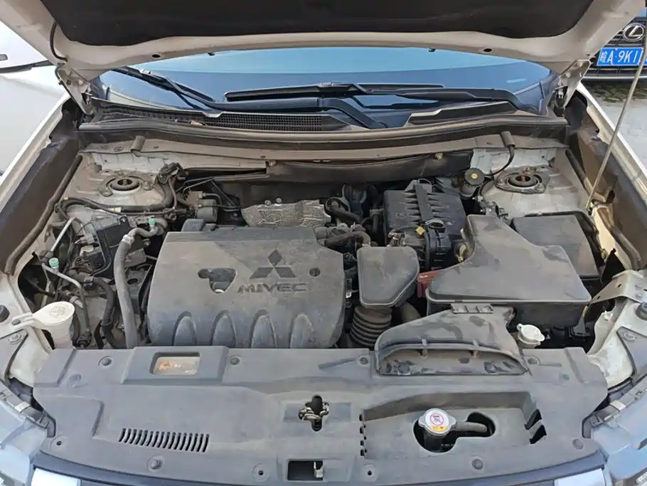 Mitsubishi Outlander — фото 10