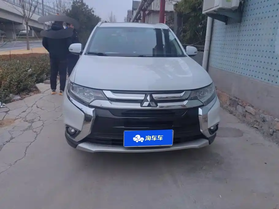 Mitsubishi Outlander — фото 2