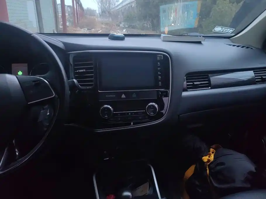 Mitsubishi Outlander — фото 13