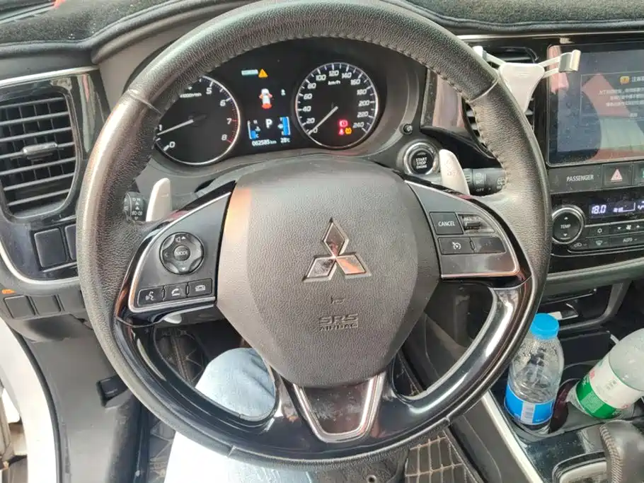 Mitsubishi Outlander — фото 14