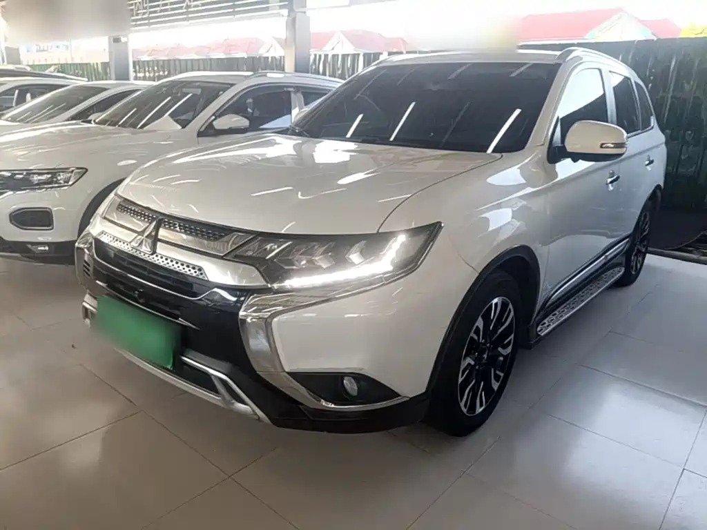 Mitsubishi Outlander — фото 2