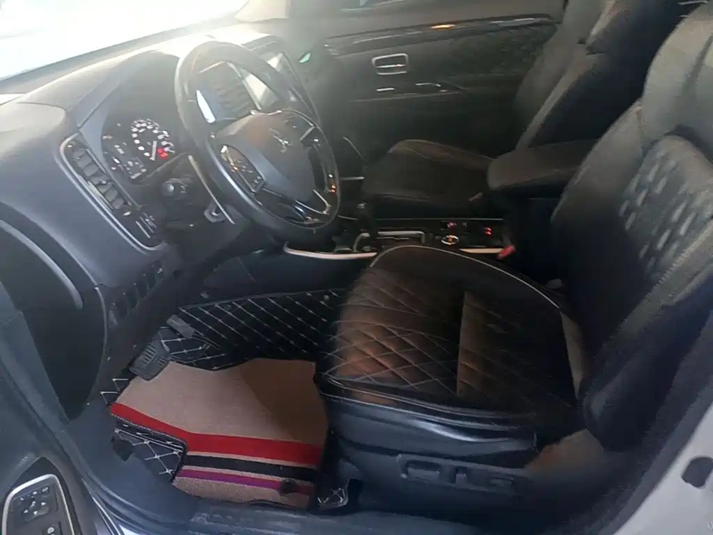Mitsubishi Outlander — фото 15