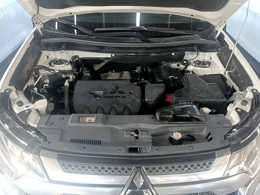 Mitsubishi Outlander — фото 20