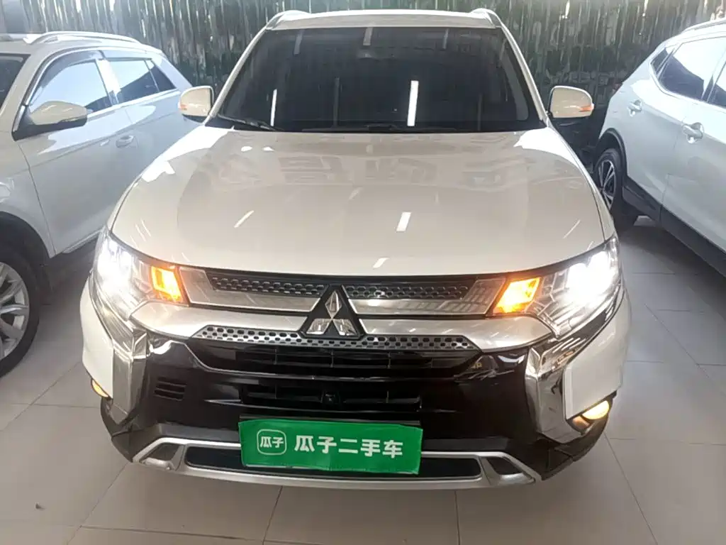 Mitsubishi Outlander — фото 3