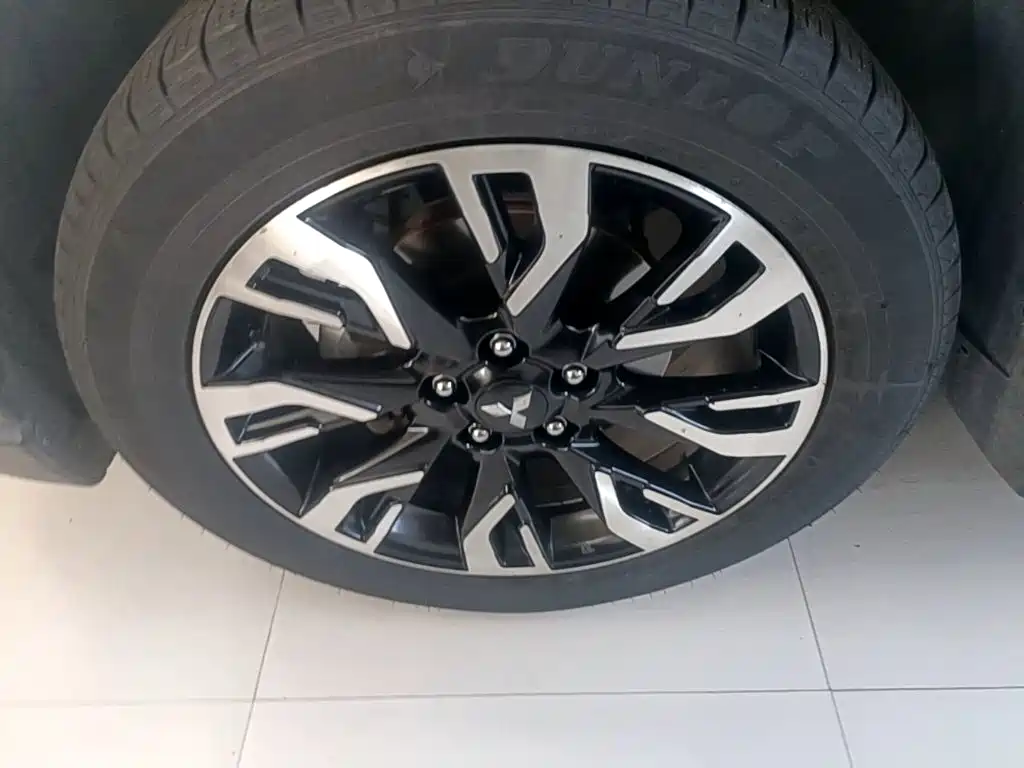 Mitsubishi Outlander — фото 23