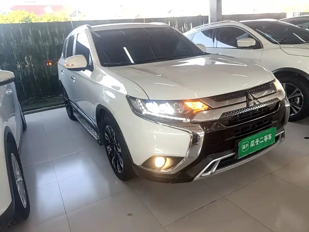 Mitsubishi Outlander — фото 4