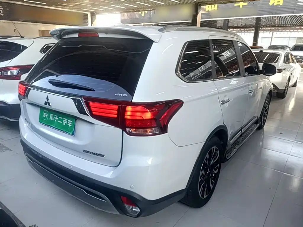 Mitsubishi Outlander — фото 7