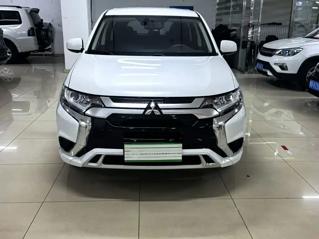 Mitsubishi Outlander — фото 2