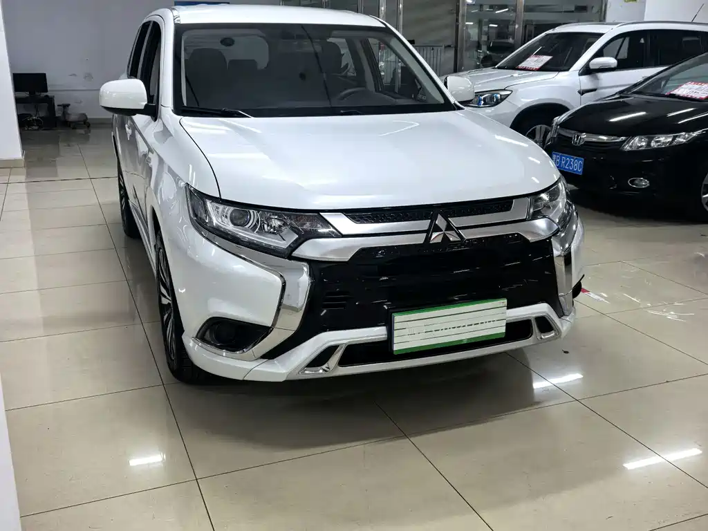Mitsubishi Outlander — фото 3