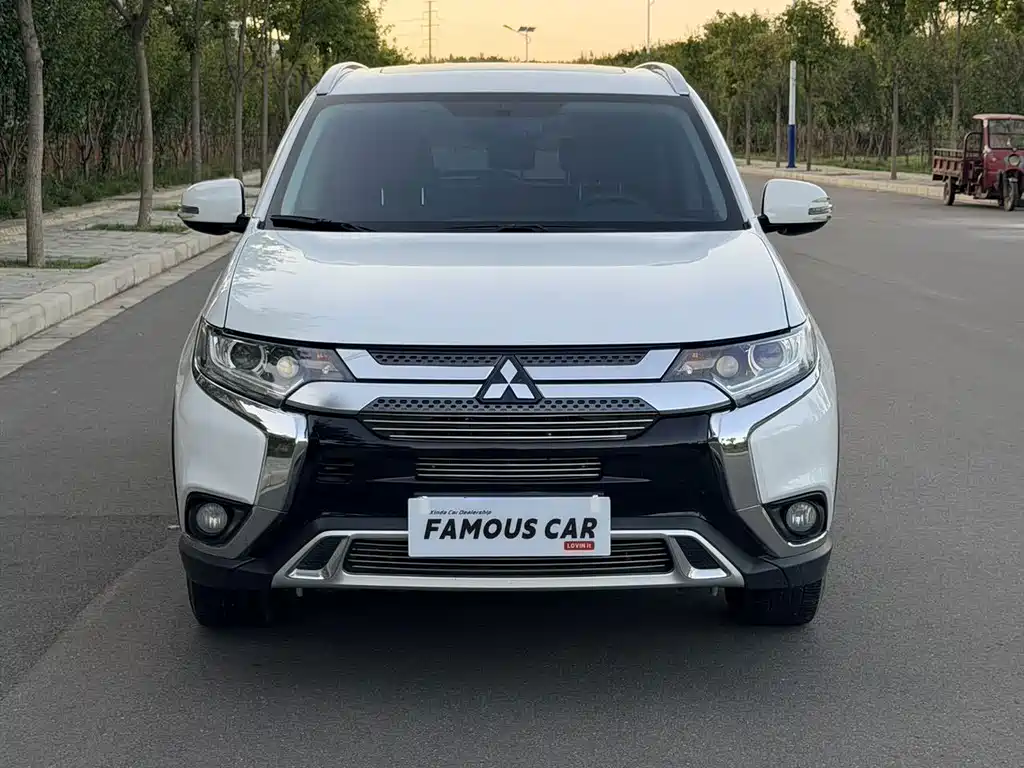 Mitsubishi Outlander — фото 2