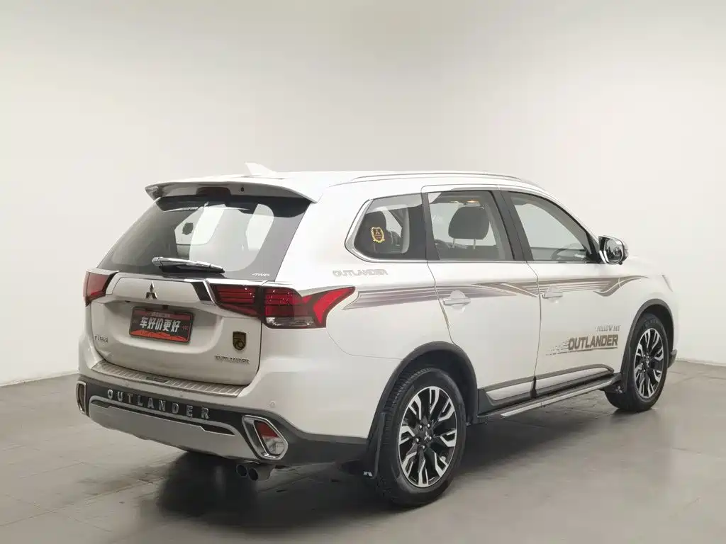 Mitsubishi Outlander — фото 2