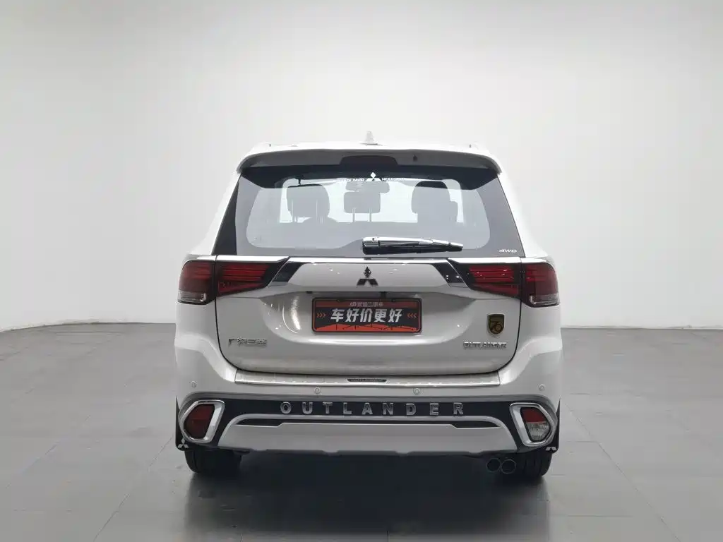 Mitsubishi Outlander — фото 4