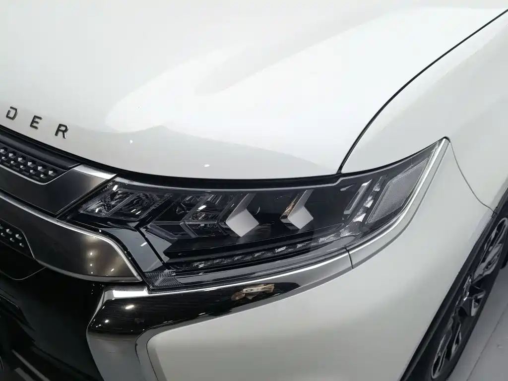 Mitsubishi Outlander — фото 7