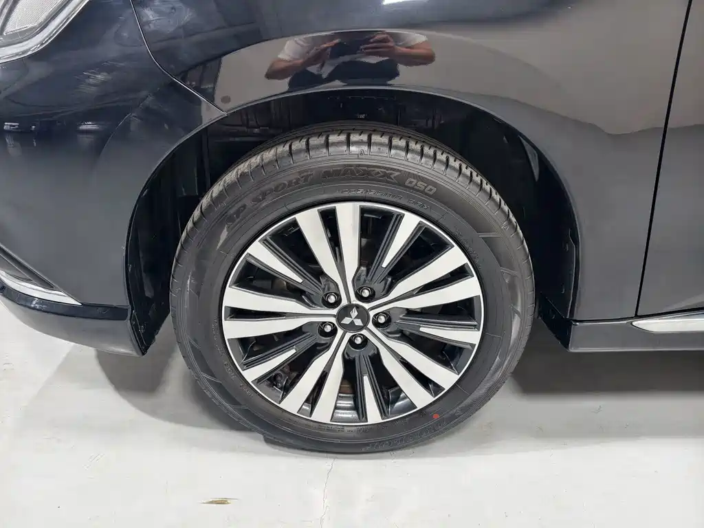 Mitsubishi Outlander — фото 11