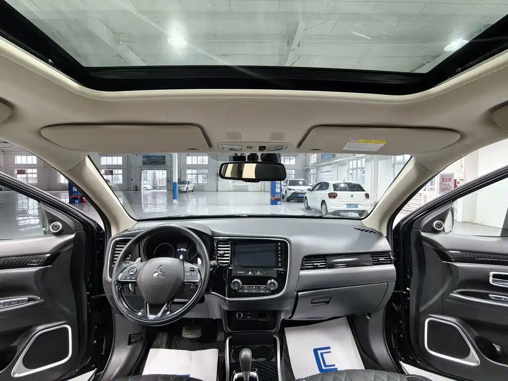 Mitsubishi Outlander — фото 14