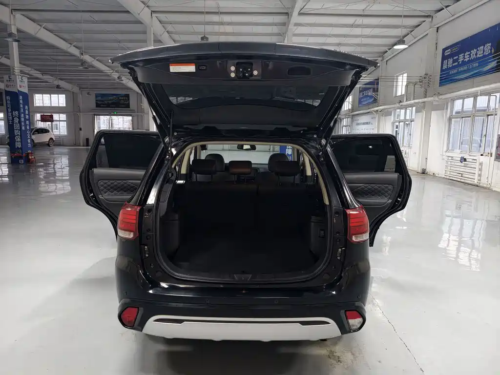 Mitsubishi Outlander — фото 8