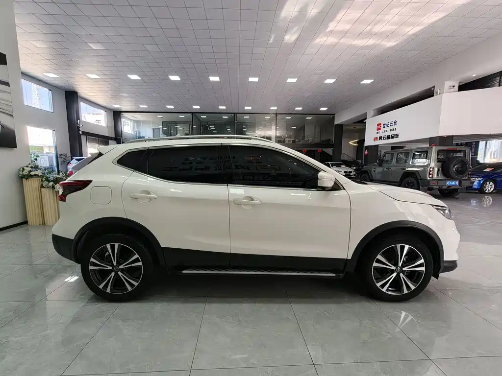 Nissan Qashqai — фото 4